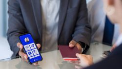 Эмирейтс расширяет использование IATA Travel Pass