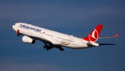 Turkish Airlines продлила приостановку рейсов в Стамбуле