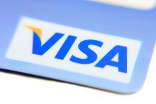 Российские карты Visa будут работать за рубежом до 11 марта