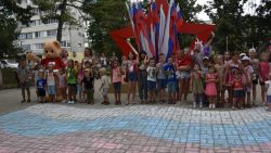 День Государственного флага юные бахчисарайцы отметили на площадке у Art-объекта «Z-V»