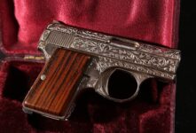 Револьверы и пистолеты: украшенные, памятные и наградные